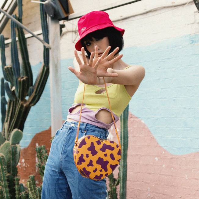 lisävaruste KOI footwear naiset funky kaupunkilehmäprinttilaukku VX88170 oranssi